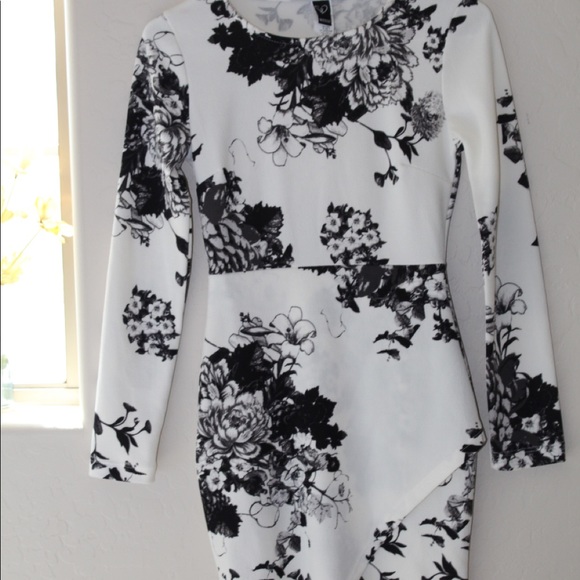 Beautiful Windsor Dress🤍 - Picture 2 of 8